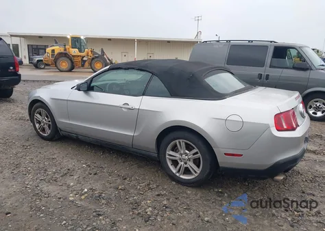 2011 Ford Mustang V6 z USA, uszkodzony, nr VIN 1ZVBP8EM1B5129351